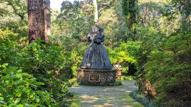 Statue of Queen Elizabeth at the Elizabethan Gardens in the Outer Banks, NC